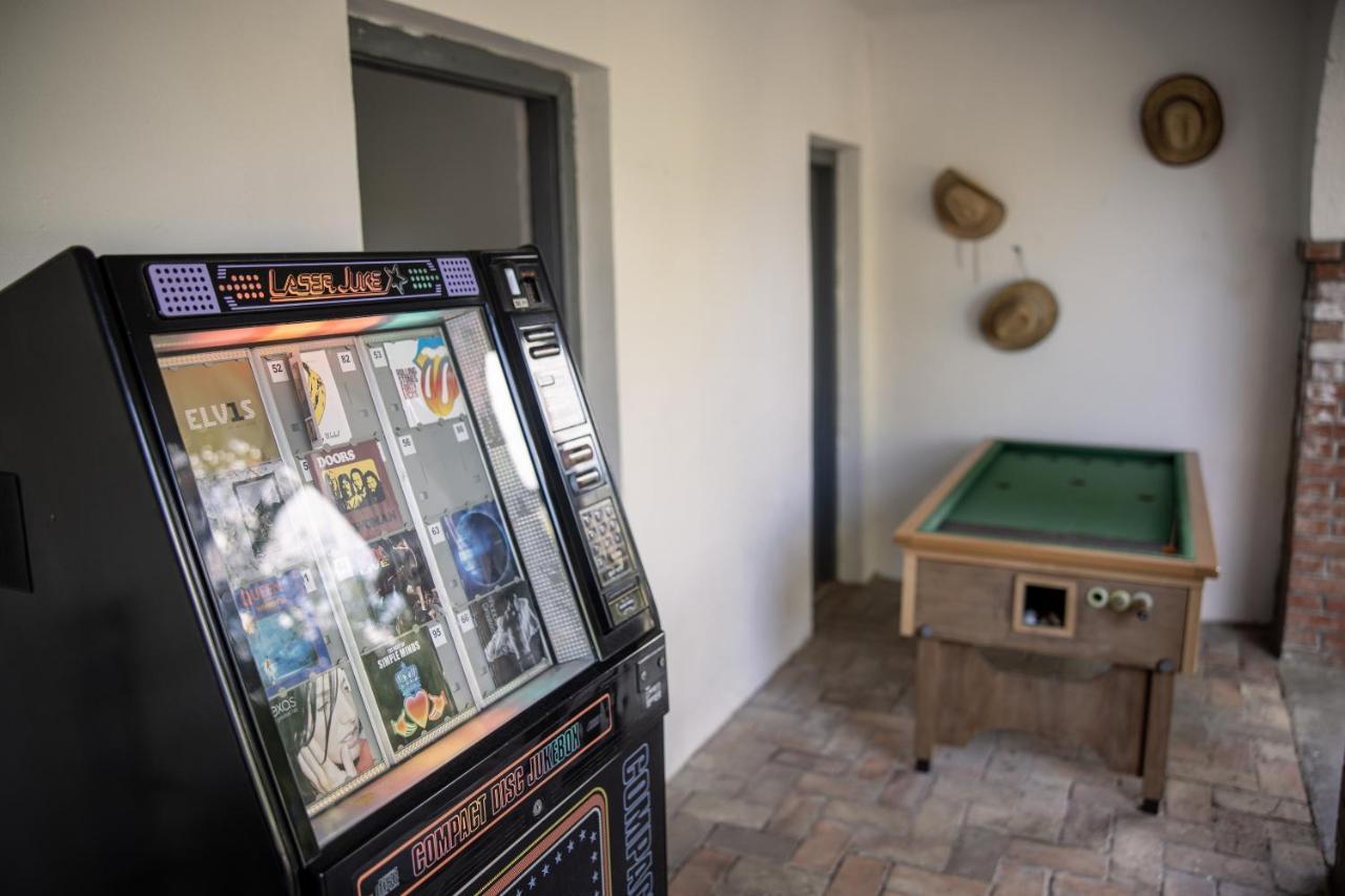 Manor Apartments, チョパク エクステリア 写真