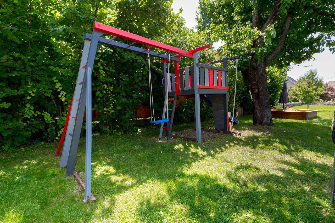 Manor Apartments, チョパク エクステリア 写真